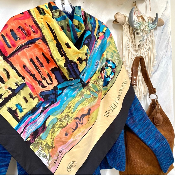 Rare SILK scarf/wrap of artist Wassily Kandinsky's painting, "Houses in Munich". - Picture 4 of 12